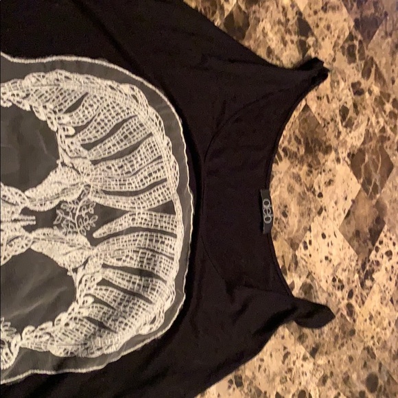 Black embroidered skull tank top - Picture 3 of 4
